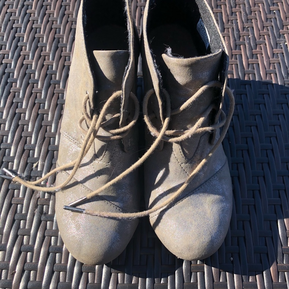 Tom’s Kala booties